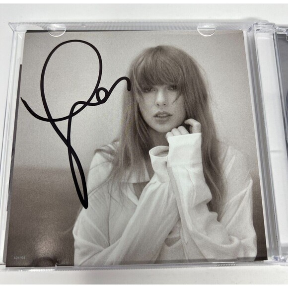 Taylor Swift | Media | Taylor Swift Hand Signed Autograph Cd The ...